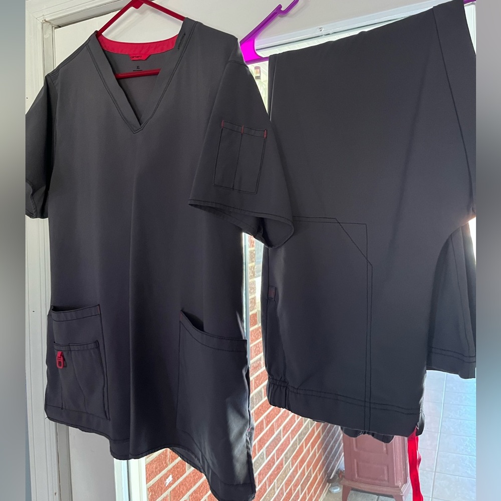 Women’s carhartt scrub set